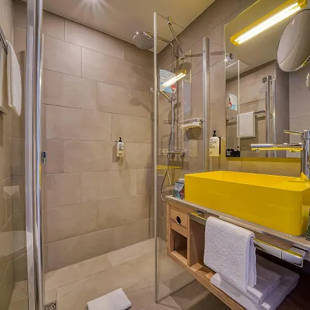 Vienna House Easy By Wyndham 호텔 3*